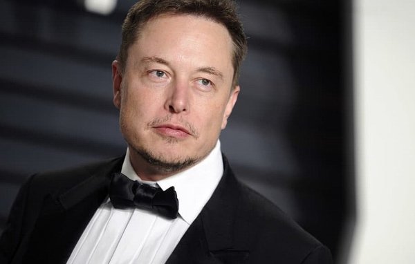 Илон Маск намерен выкупить акции Tesla и вывести её с биржи