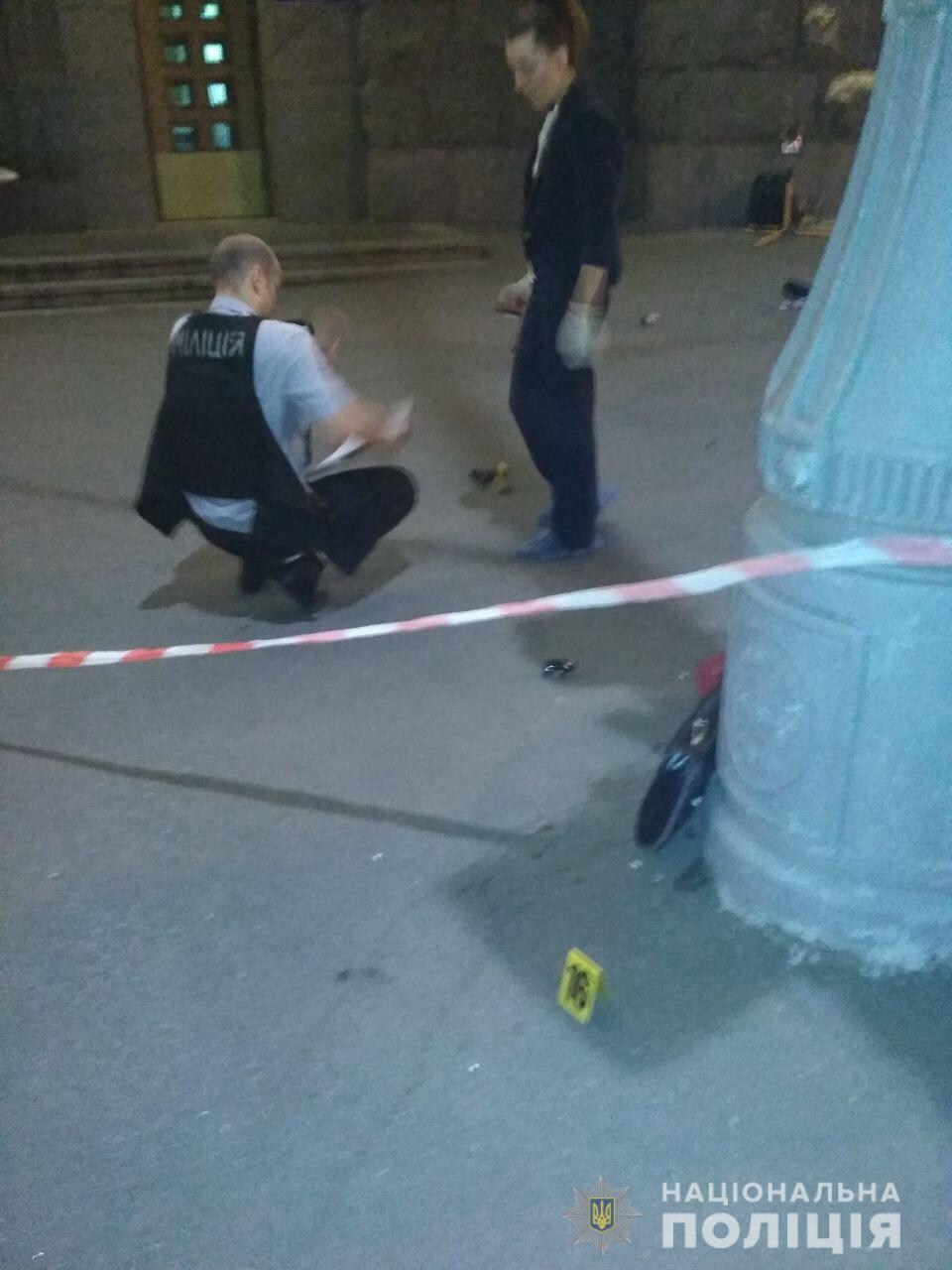 В центре Харькова неизвестный открыл стрельбу, погиб полицейский