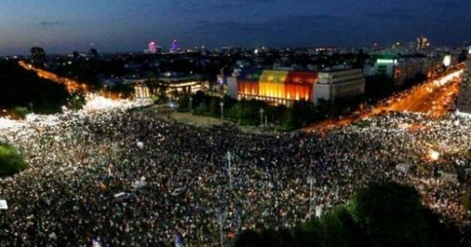 При разгоне антиправительственного митинга в Румынии пострадали более 400 демонстрантов
