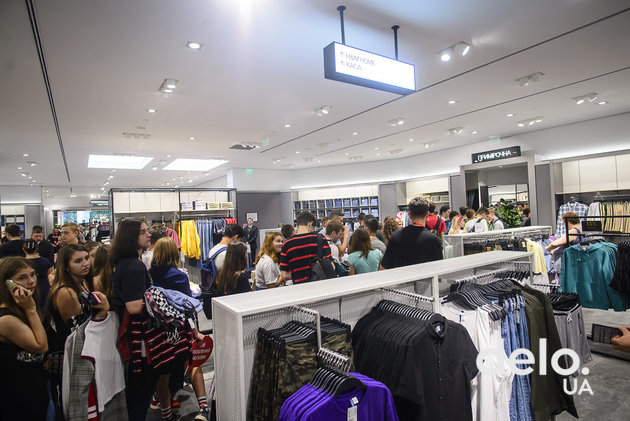 Первый пошел — как флагманский магазин H&M в Lavina Mall открывали
