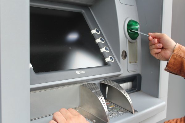 В России часть банкоматов перестала принимать пятитысячные купюры